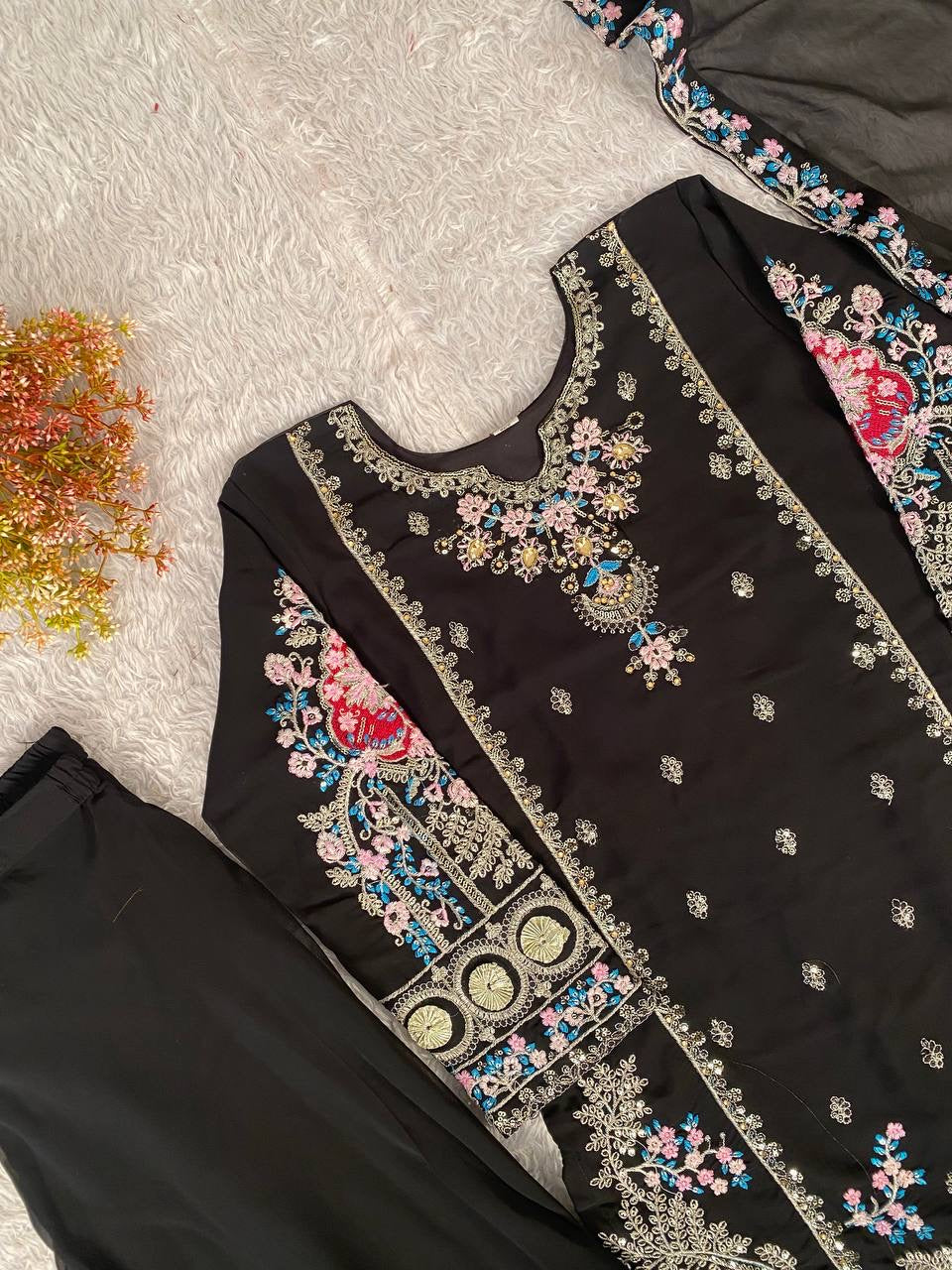 REAL MODLING OF GOWN PANT PAIR