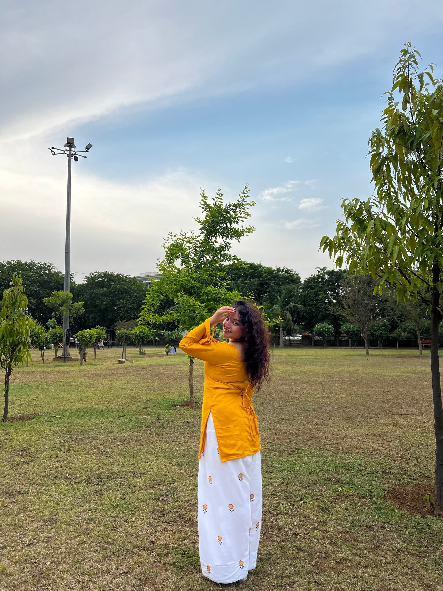 Viral Sunflower Farshi Set