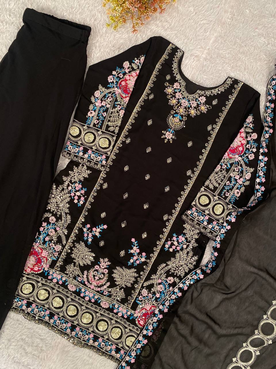 REAL MODLING OF GOWN PANT PAIR