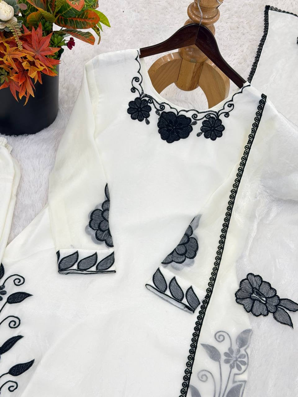 Fendy Silk Embroidery Thread Work Top, Farshi Pant & Dupatta Set