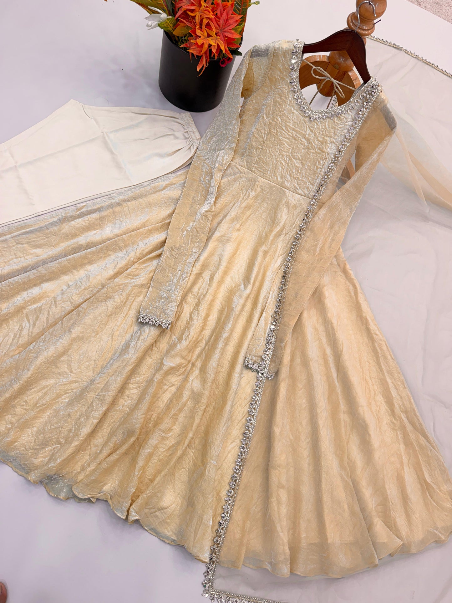 Crush Gown, Pant & Dupatta Se