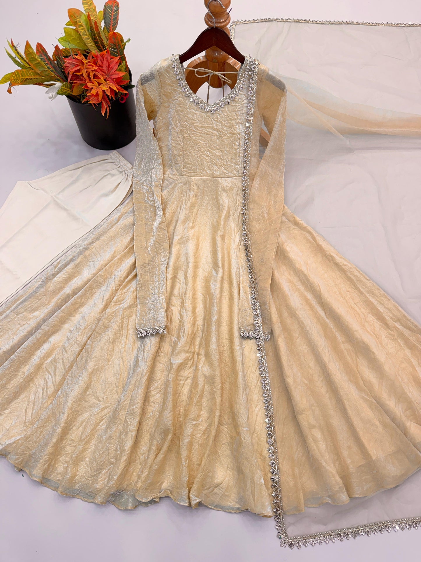 Crush Gown, Pant & Dupatta Se