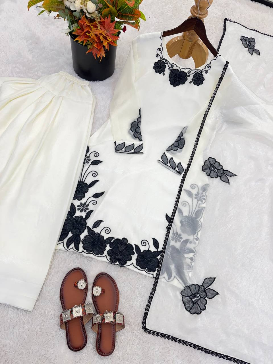 Fendy Silk Embroidery Thread Work Top, Farshi Pant & Dupatta Set