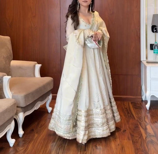 Chinnon Silk Flared Gown Set
